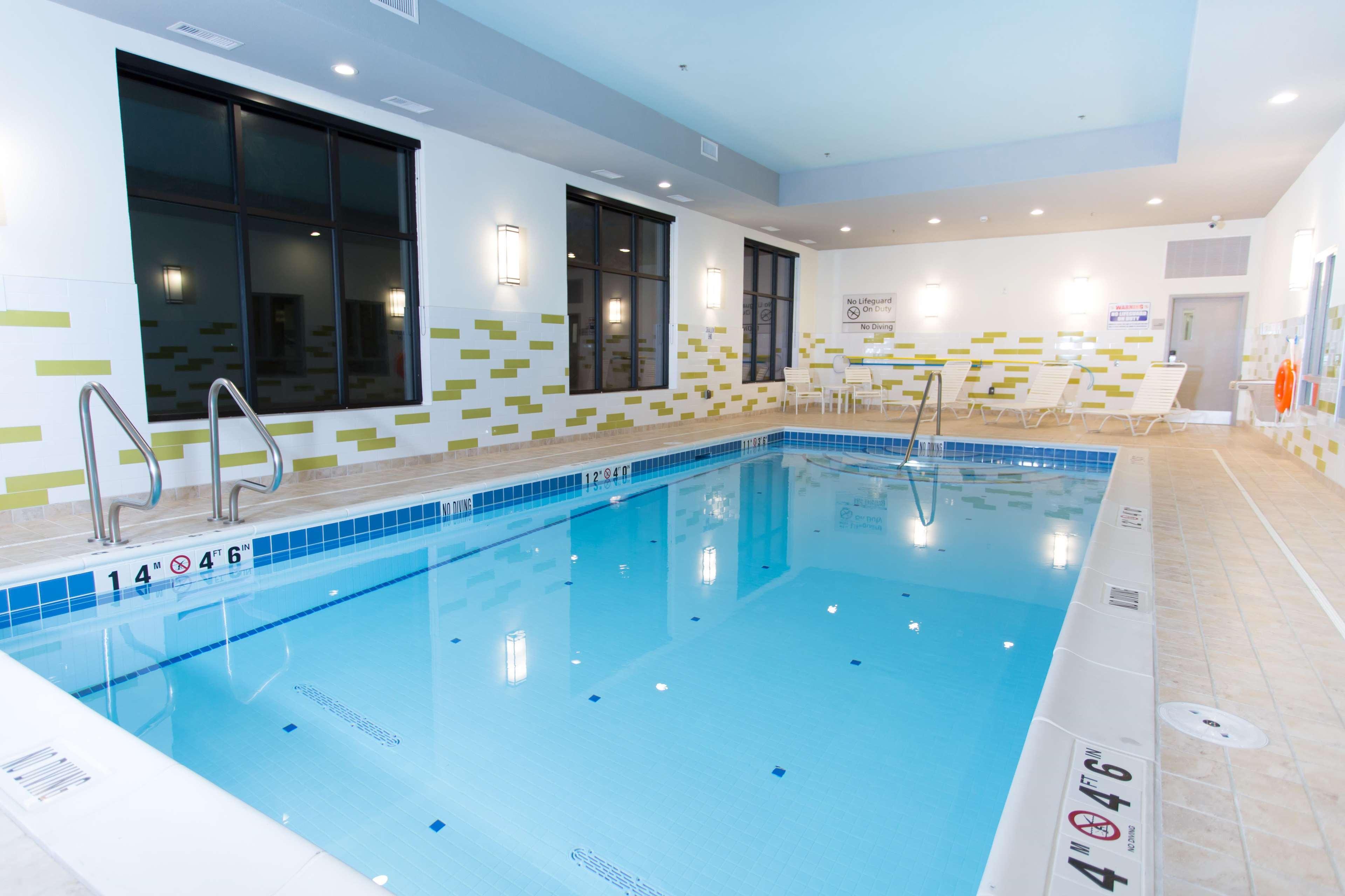 Hampton Inn By Hilton Lloydminster Εξωτερικό φωτογραφία