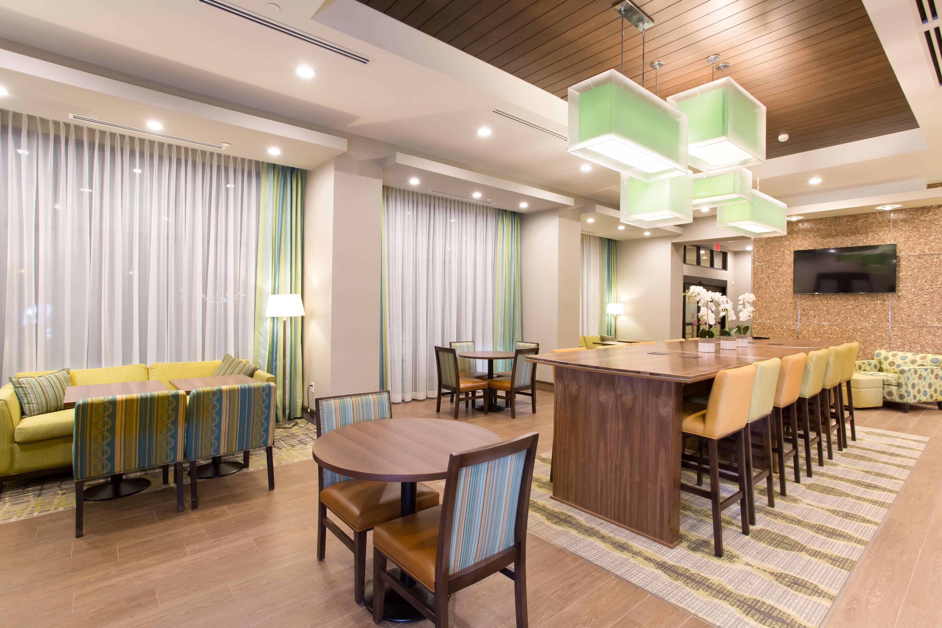 Hampton Inn By Hilton Lloydminster Εξωτερικό φωτογραφία
