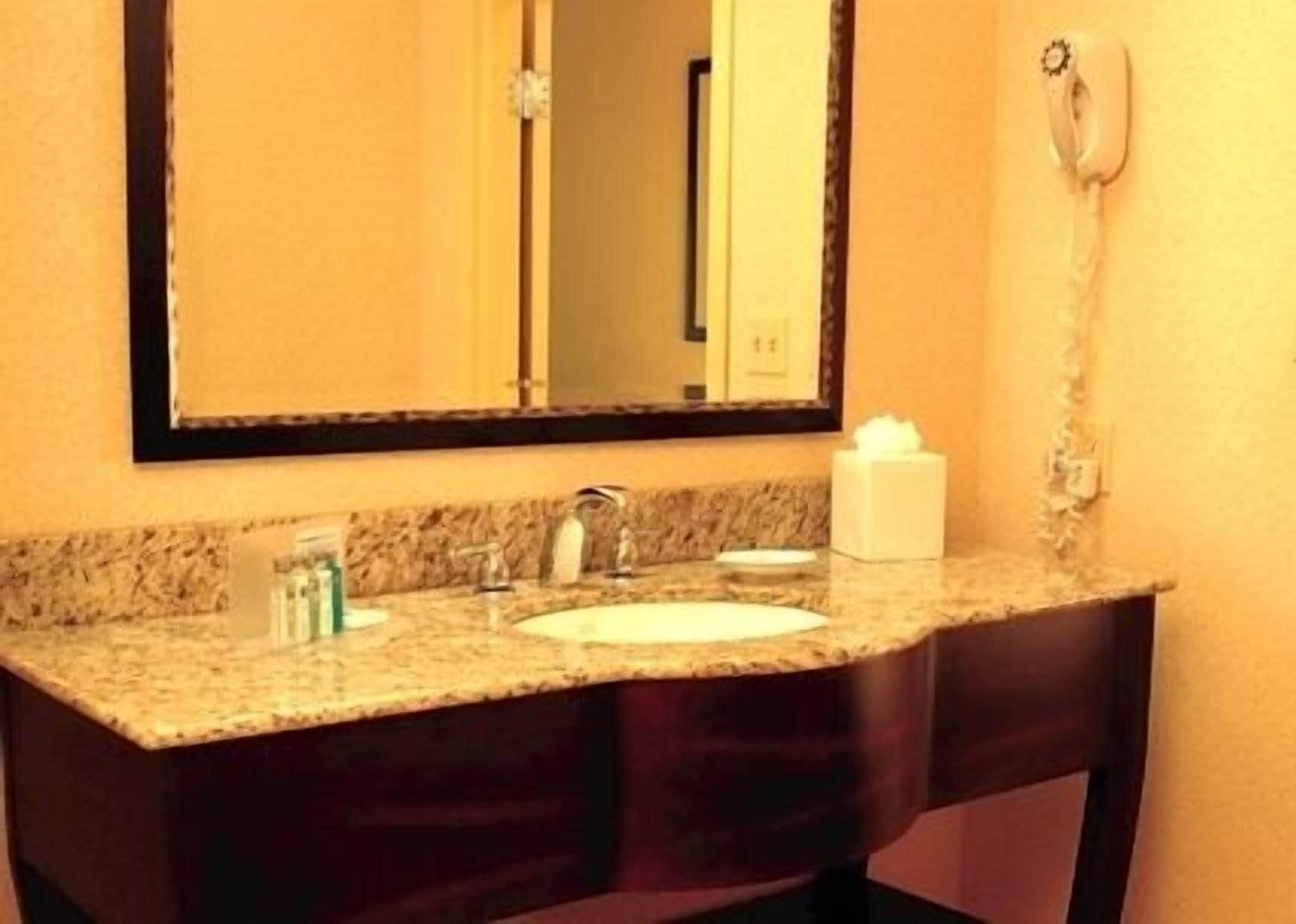 Hampton Inn By Hilton Lloydminster Εξωτερικό φωτογραφία